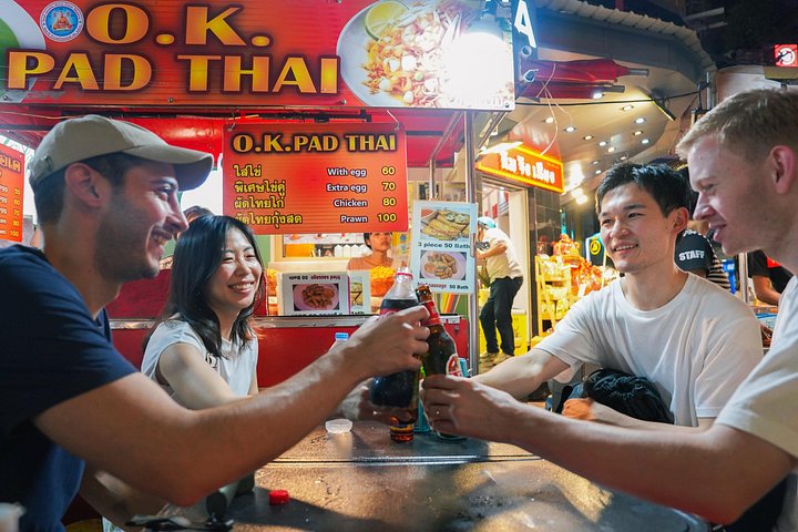 Un tour gastronomique nocturne guidé à travers Chinatown à Bangkok, dégustant divers plats de rue et spécialités locales, photo 33 | wizardtrip