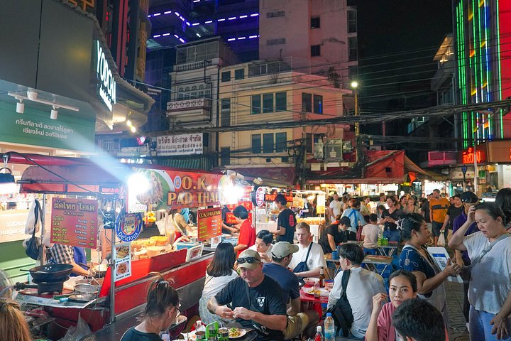 Un tour gastronomique nocturne guidé à travers Chinatown à Bangkok, dégustant divers plats de rue et spécialités locales, photo 34 | wizardtrip