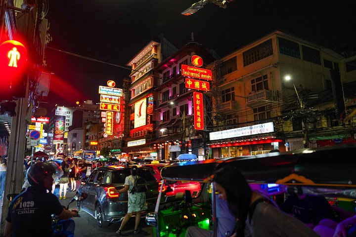 Un tour gastronomique nocturne guidé à travers Chinatown à Bangkok, dégustant divers plats de rue et spécialités locales, photo 39 | wizardtrip