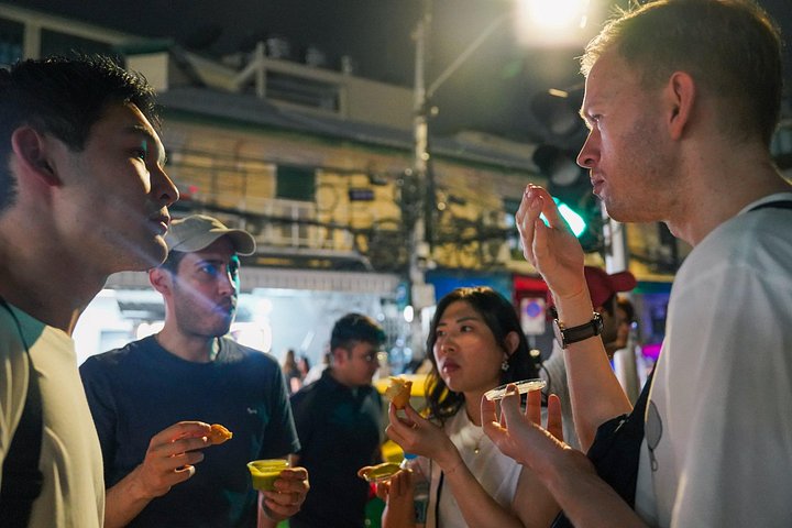 Un tour gastronomique nocturne guidé à travers Chinatown à Bangkok, dégustant divers plats de rue et spécialités locales, photo 40 | wizardtrip