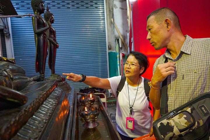 Un tour gastronomique nocturne guidé à travers Chinatown à Bangkok, dégustant divers plats de rue et spécialités locales, photo 43 | wizardtrip