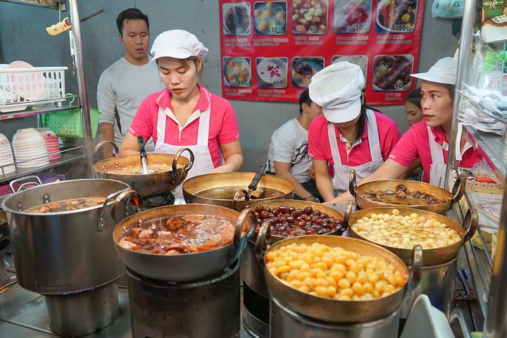 Un tour gastronomique nocturne guidé à travers Chinatown à Bangkok, dégustant divers plats de rue et spécialités locales, photo 45 | wizardtrip