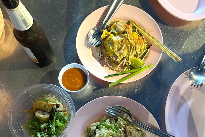 Un tour gastronomique nocturne guidé à travers Chinatown à Bangkok, dégustant divers plats de rue et spécialités locales, photo 46 | wizardtrip