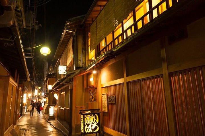En nattlig mattur i Kyotos historiske Gion- og Pontocho-distrikter, med lokal mat og sake, foto 11 | wizardtrip