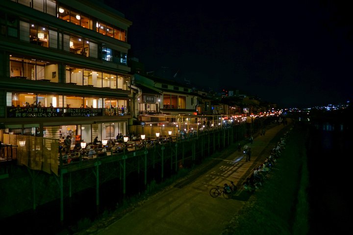 En nattlig mattur i Kyotos historiske Gion- og Pontocho-distrikter, med lokal mat og sake, foto 29 | wizardtrip