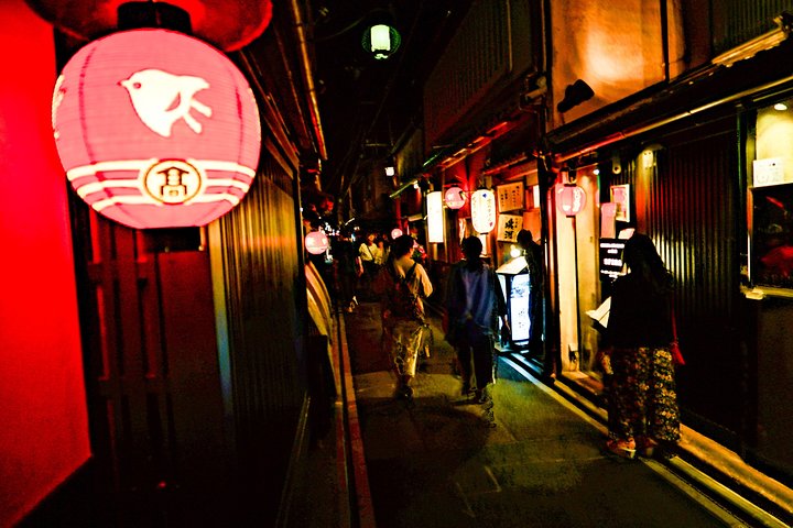 En nattlig mattur i Kyotos historiske Gion- og Pontocho-distrikter, med lokal mat og sake, foto 31 | wizardtrip