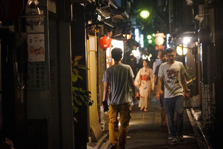 En nattlig mattur i Kyotos historiske Gion- og Pontocho-distrikter, med lokal mat og sake, foto 34 | wizardtrip