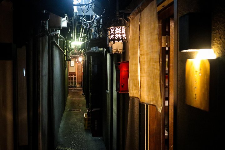 En nattlig mattur i Kyotos historiske Gion- og Pontocho-distrikter, med lokal mat og sake, foto 41 | wizardtrip