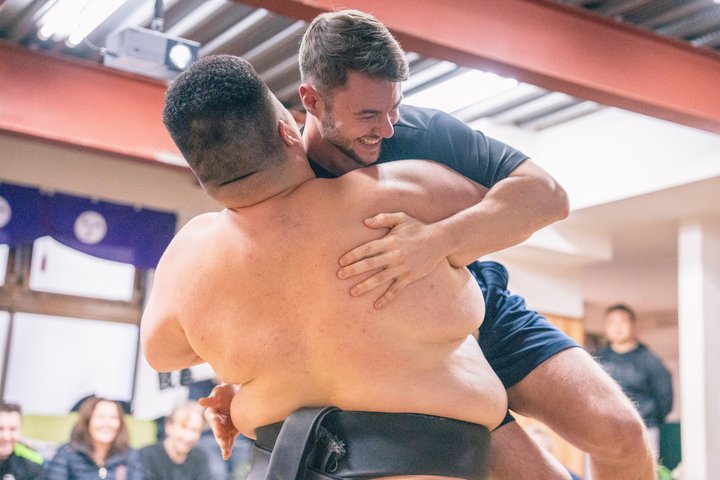 Expérience Sumo Authentique : Entrez dans l'arène et dégustez un Chanko à Kawasaki | wizardtrip
