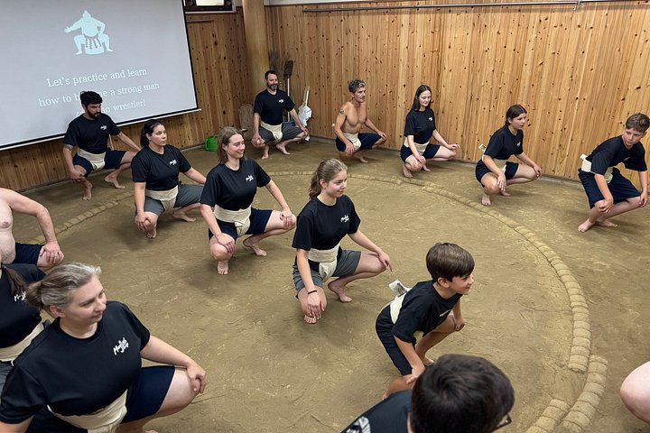 Authentisches Sumo-Erlebnis mit Chanko-Mittagessen in einer ehemaligen Sumo-Trainingshalle in Kawasaki, Japan, Foto 8 | wizardtrip