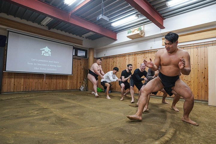 Authentisches Sumo-Erlebnis mit Chanko-Mittagessen in einer ehemaligen Sumo-Trainingshalle in Kawasaki, Japan, Foto 16 | wizardtrip