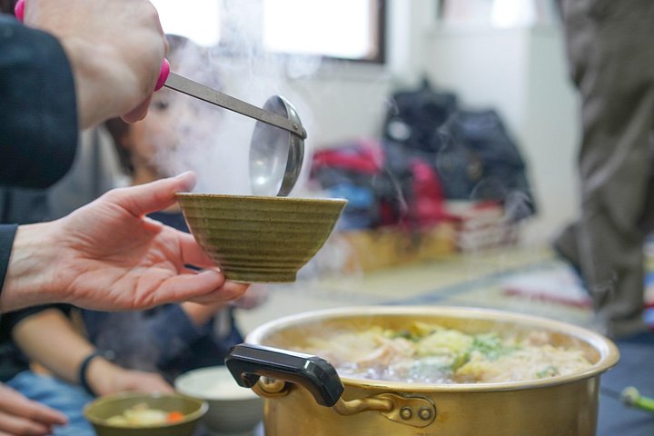 Authentisches Sumo-Erlebnis mit Chanko-Mittagessen in einer ehemaligen Sumo-Trainingshalle in Kawasaki, Japan, Foto 18 | wizardtrip