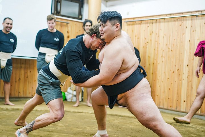 Authentisches Sumo-Erlebnis mit Chanko-Mittagessen in einer ehemaligen Sumo-Trainingshalle in Kawasaki, Japan, Foto 19 | wizardtrip