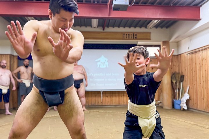 Authentisches Sumo-Erlebnis mit Chanko-Mittagessen in einer ehemaligen Sumo-Trainingshalle in Kawasaki, Japan, Foto 24 | wizardtrip