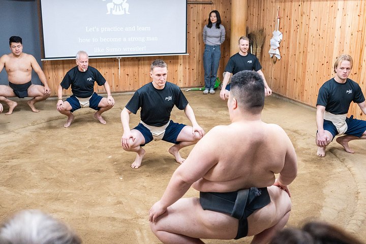 Authentisches Sumo-Erlebnis mit Chanko-Mittagessen in einer ehemaligen Sumo-Trainingshalle in Kawasaki, Japan, Foto 30 | wizardtrip