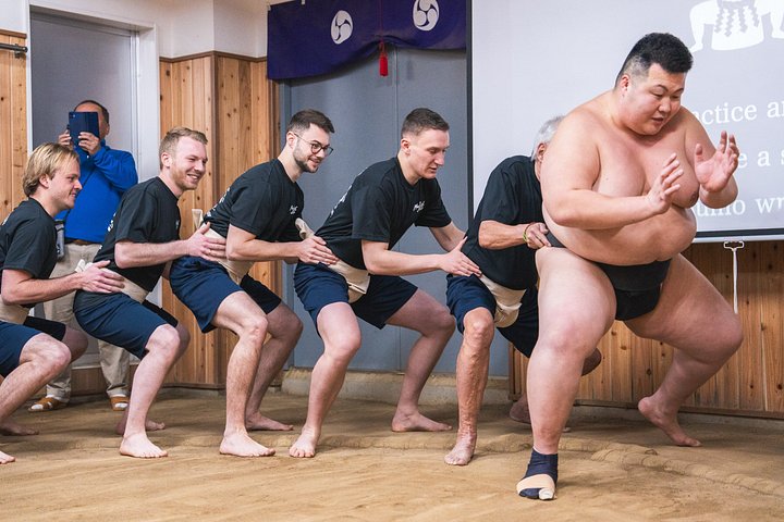 Authentisches Sumo-Erlebnis mit Chanko-Mittagessen in einer ehemaligen Sumo-Trainingshalle in Kawasaki, Japan, Foto 33 | wizardtrip