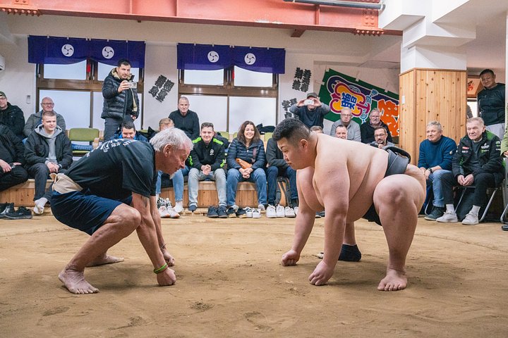 Authentisches Sumo-Erlebnis mit Chanko-Mittagessen in einer ehemaligen Sumo-Trainingshalle in Kawasaki, Japan, Foto 37 | wizardtrip