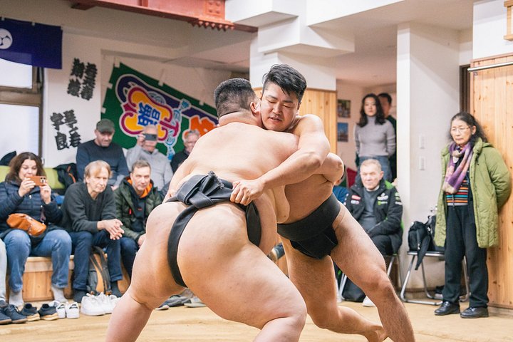 Authentisches Sumo-Erlebnis mit Chanko-Mittagessen in einer ehemaligen Sumo-Trainingshalle in Kawasaki, Japan, Foto 42 | wizardtrip