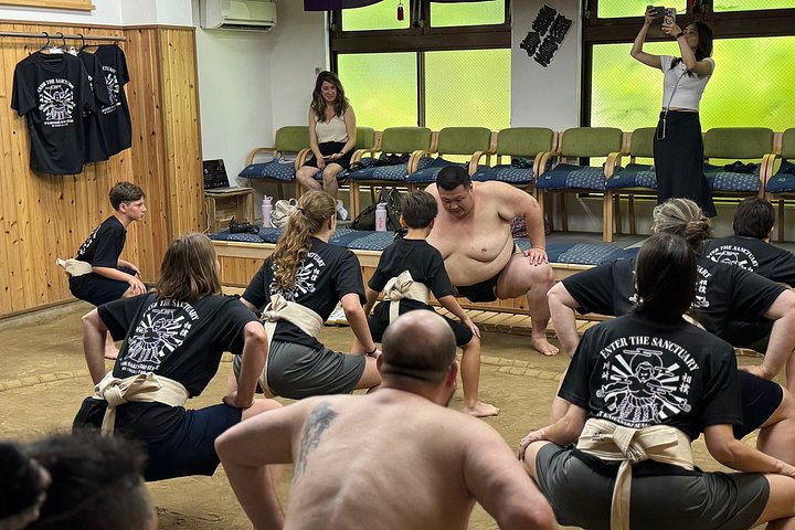 Authentisches Sumo-Erlebnis mit Chanko-Mittagessen in einer ehemaligen Sumo-Trainingshalle in Kawasaki, Japan, Foto 44 | wizardtrip