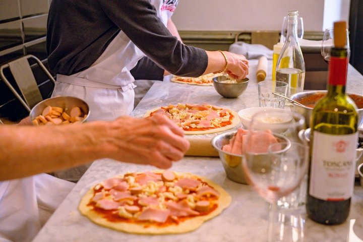 The Italian Way: Pizza and Gelato Class with Unlimited Wine | wizardtrip