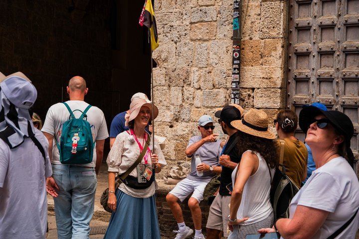 Day trip from Florence to Siena, San Gimignano, and Pisa, featuring Tuscan landscapes, medieval towns, and the Leaning Tower, photo 14 | wizardtrip