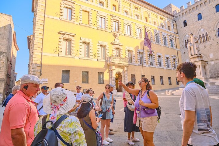 Day trip from Florence to Siena, San Gimignano, and Pisa, featuring Tuscan landscapes, medieval towns, and the Leaning Tower, photo 25 | wizardtrip