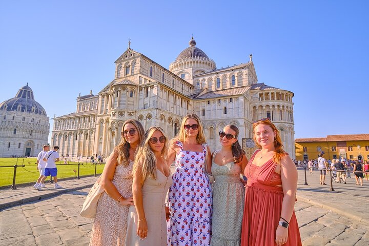 Day trip from Florence to Siena, San Gimignano, and Pisa, featuring Tuscan landscapes, medieval towns, and the Leaning Tower, photo 34 | wizardtrip