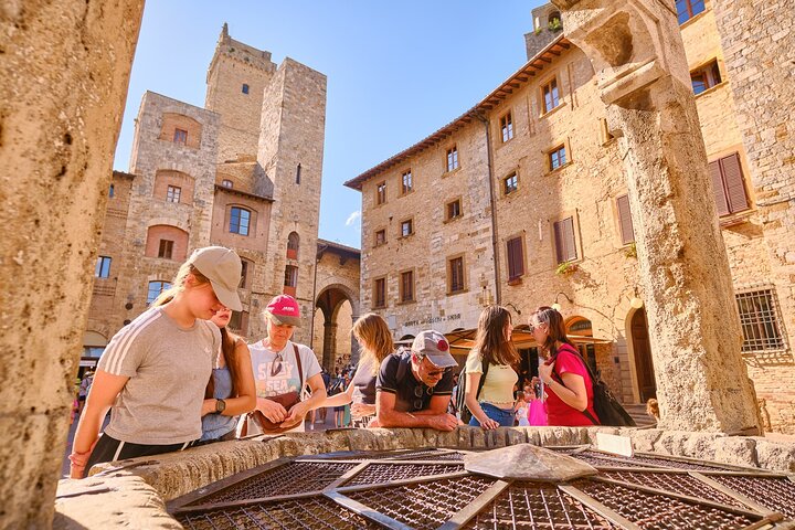 Day trip from Florence to Siena, San Gimignano, and Pisa, featuring Tuscan landscapes, medieval towns, and the Leaning Tower, photo 35 | wizardtrip