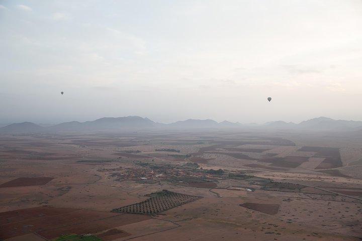 Vol en montgolfière au-dessus de Marrakech au lever du soleil avec petit-déjeuner berbère et balade à dos de dromadaire, photo 9 | wizardtrip