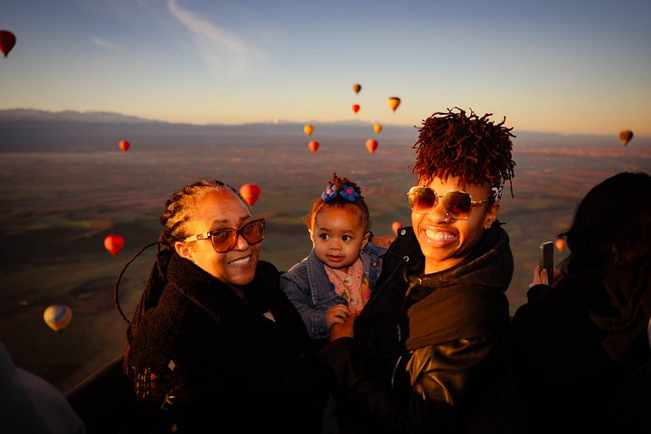 Vol en montgolfière au-dessus de Marrakech au lever du soleil avec petit-déjeuner berbère et balade à dos de dromadaire, photo 14 | wizardtrip