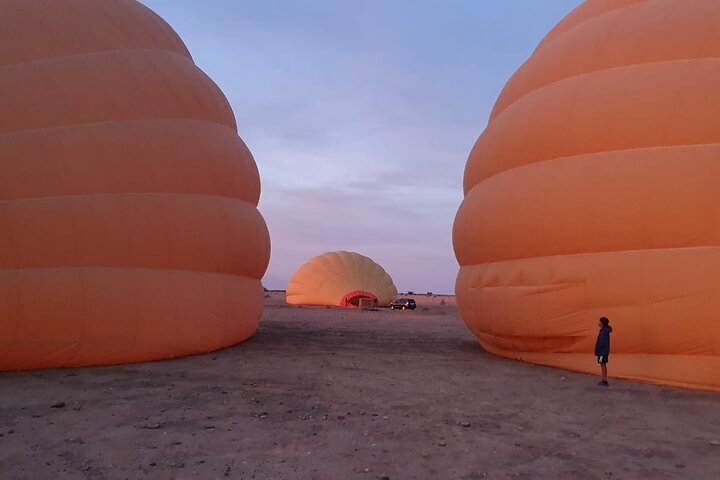 Hot air balloon floating over Marrakech at sunrise with Atlas Mountains view, photo 11 | wizardtrip