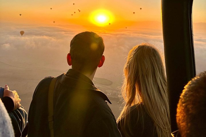 Hot air balloon floating over Marrakech at sunrise with Atlas Mountains view, photo 23 | wizardtrip