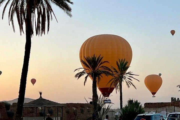 Hot air balloon floating over Marrakech at sunrise with Atlas Mountains view, photo 38 | wizardtrip