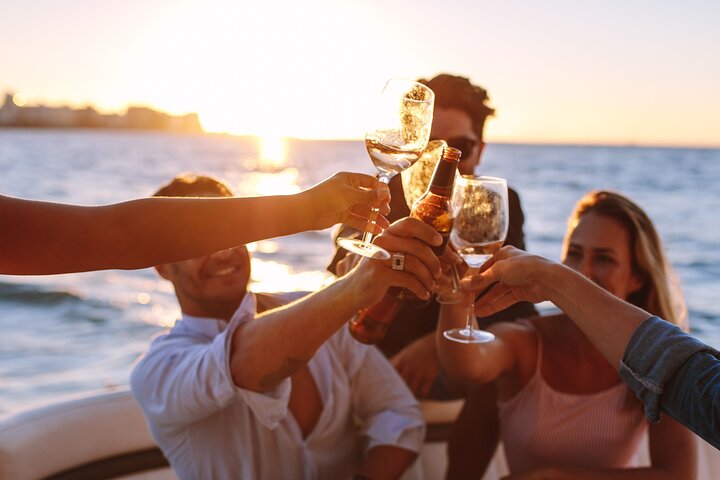 Nyt et luksuriøst svømmecruise langs Rhodos' kyst med bading, bespisning og åpen bar, foto 7 | wizardtrip