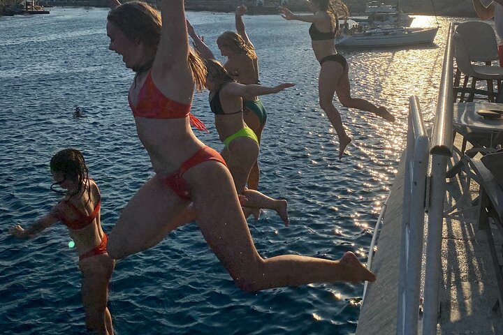 Nyt et luksuriøst svømmecruise langs Rhodos' kyst med bading, bespisning og åpen bar, foto 9 | wizardtrip