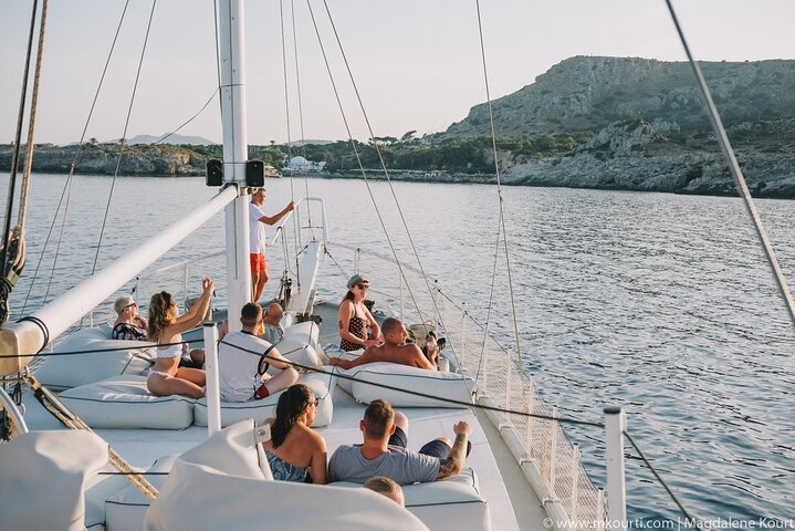 Nyt et luksuriøst svømmecruise langs Rhodos' kyst med bading, bespisning og åpen bar, foto 12 | wizardtrip