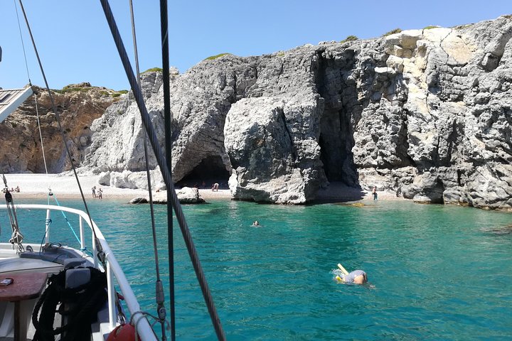 Nyt et luksuriøst svømmecruise langs Rhodos' kyst med bading, bespisning og åpen bar, foto 15 | wizardtrip