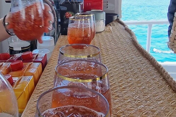 Nyt et luksuriøst svømmecruise langs Rhodos' kyst med bading, bespisning og åpen bar, foto 20 | wizardtrip