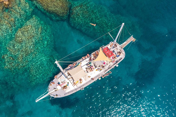 Nyt et luksuriøst svømmecruise langs Rhodos' kyst med bading, bespisning og åpen bar, foto 27 | wizardtrip