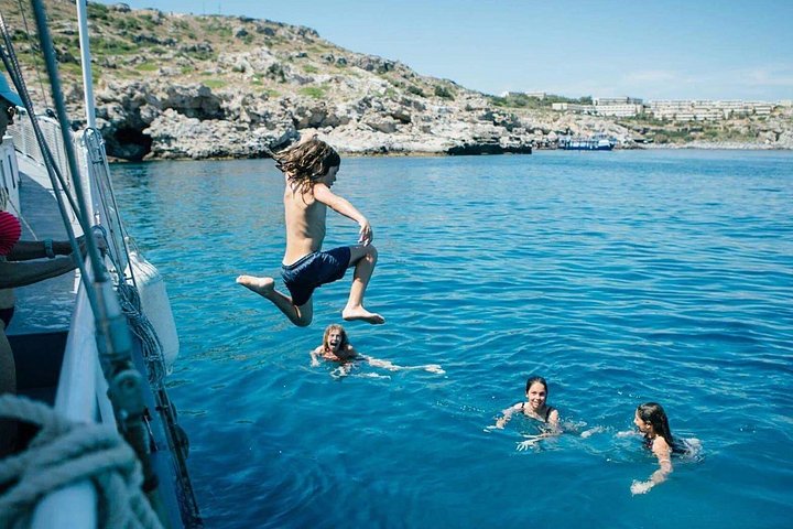 Nyt et luksuriøst svømmecruise langs Rhodos' kyst med bading, bespisning og åpen bar, foto 38 | wizardtrip