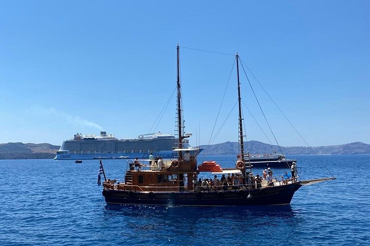 Santorini shore excursion featuring blue-domed churches, Oia village, and black sand beaches, photo 10 | wizardtrip