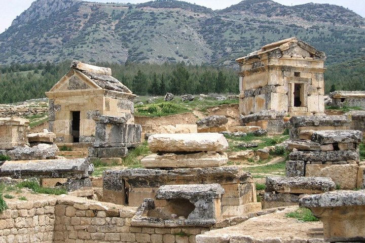 Excursión de día completo a Pamukkale y Hierápolis desde Antalya, con terrazas naturales y ruinas antiguas, foto 8 | wizardtrip