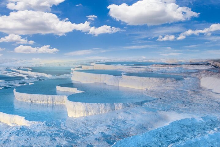 Excursión de día completo a Pamukkale y Hierápolis desde Antalya, con terrazas naturales y ruinas antiguas, foto 9 | wizardtrip