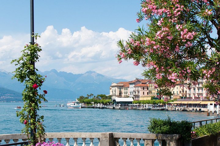Viste panoramiche del Lago di Como, incluse cittadine come Bellagio e Como, con barche sull'acqua, foto 9 | wizardtrip