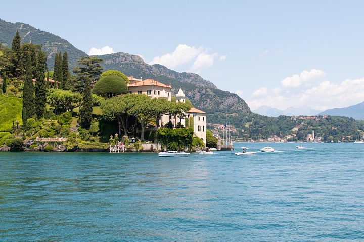 Viste panoramiche del Lago di Como, incluse cittadine come Bellagio e Como, con barche sull'acqua, foto 19 | wizardtrip
