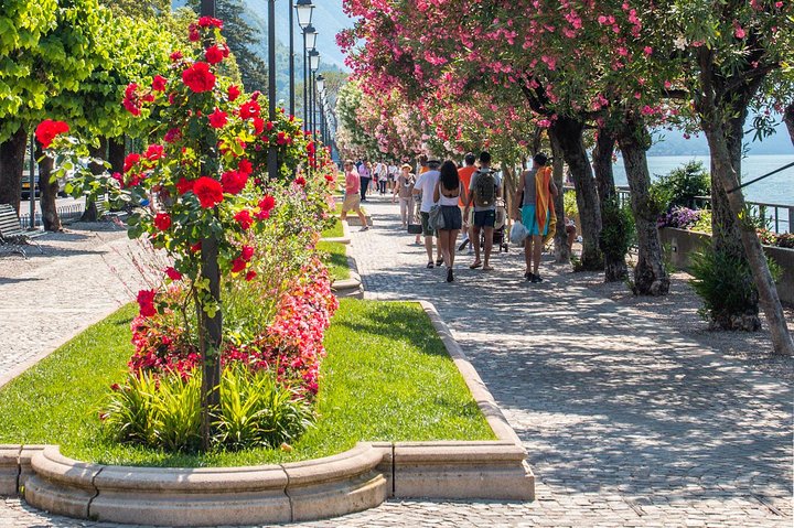 Viste panoramiche del Lago di Como, incluse cittadine come Bellagio e Como, con barche sull'acqua, foto 23 | wizardtrip