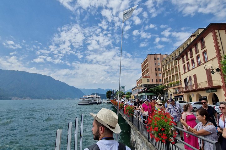 Viste panoramiche del Lago di Como, incluse cittadine come Bellagio e Como, con barche sull'acqua, foto 24 | wizardtrip