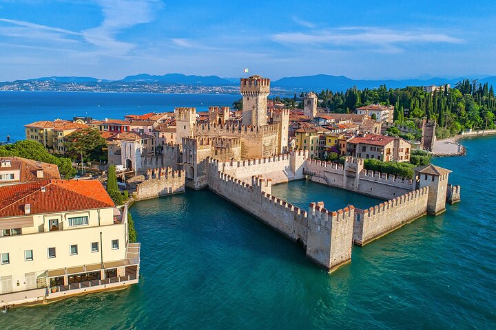 De Milan : Excursion à Vérone, Sirmione et Lac de Garde avec Croisière en Bateau | wizardtrip
