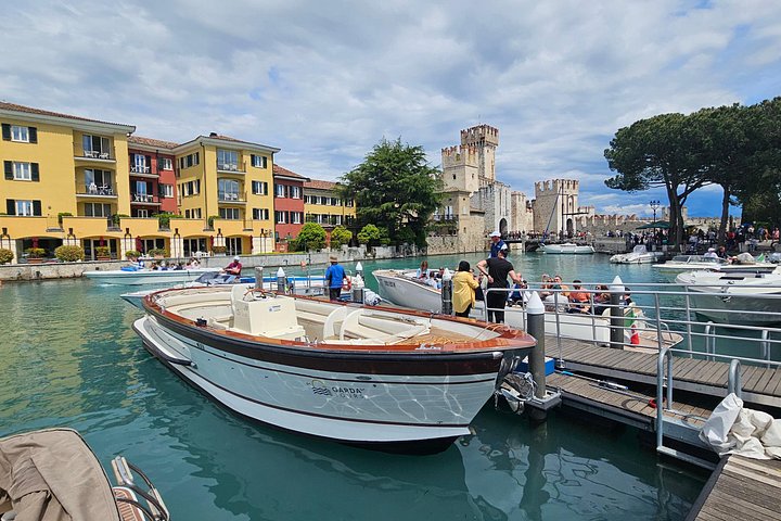 Tour di un'intera giornata da Milano a Verona, Sirmione e Lago di Garda, con siti storici e crociera in barca, foto 6 | wizardtrip