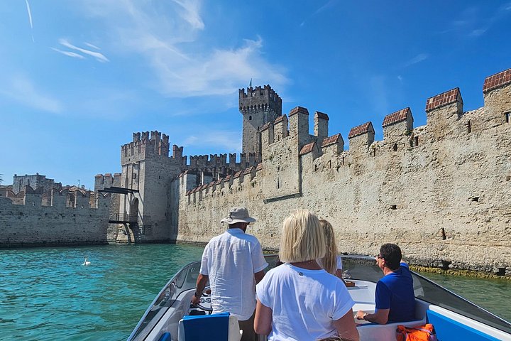 Tour di un'intera giornata da Milano a Verona, Sirmione e Lago di Garda, con siti storici e crociera in barca, foto 14 | wizardtrip